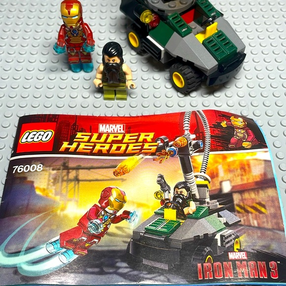 Lego 76008 - Picture 2 of 9